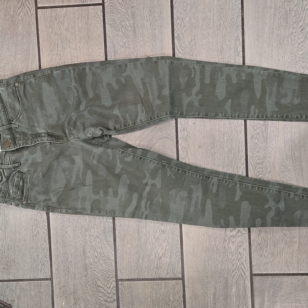 Social Standard by Sanctuary High-Rise Skinny Jeans –‎ Green Camo Sz 4 J26